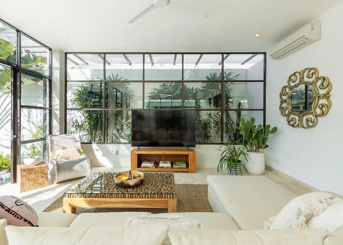 Lumut 3 Bedrooms Seminyak (Bali)